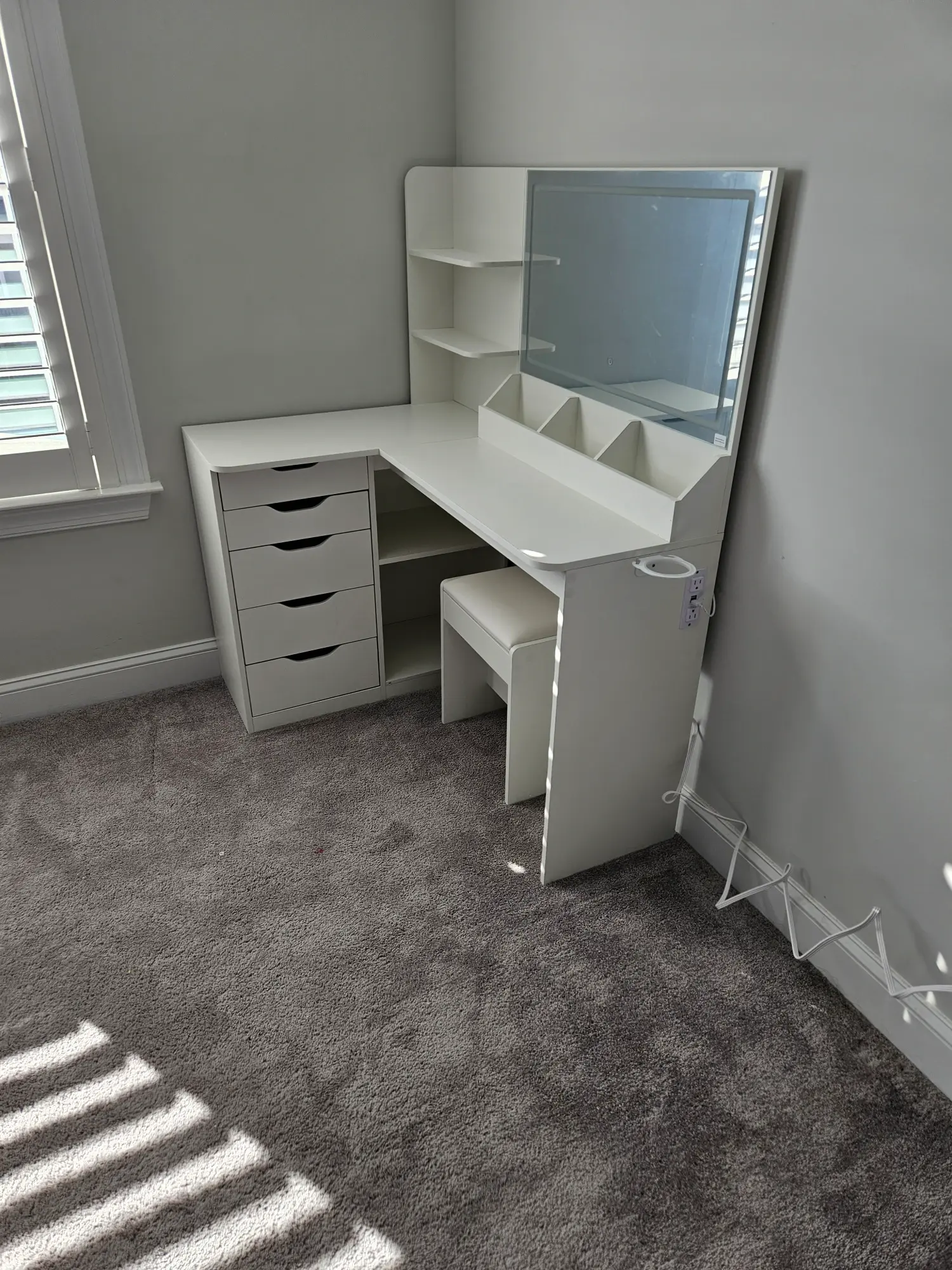 elite-home-services-nc-furniture-assembly-corner-vanity-desk-mirror.webp